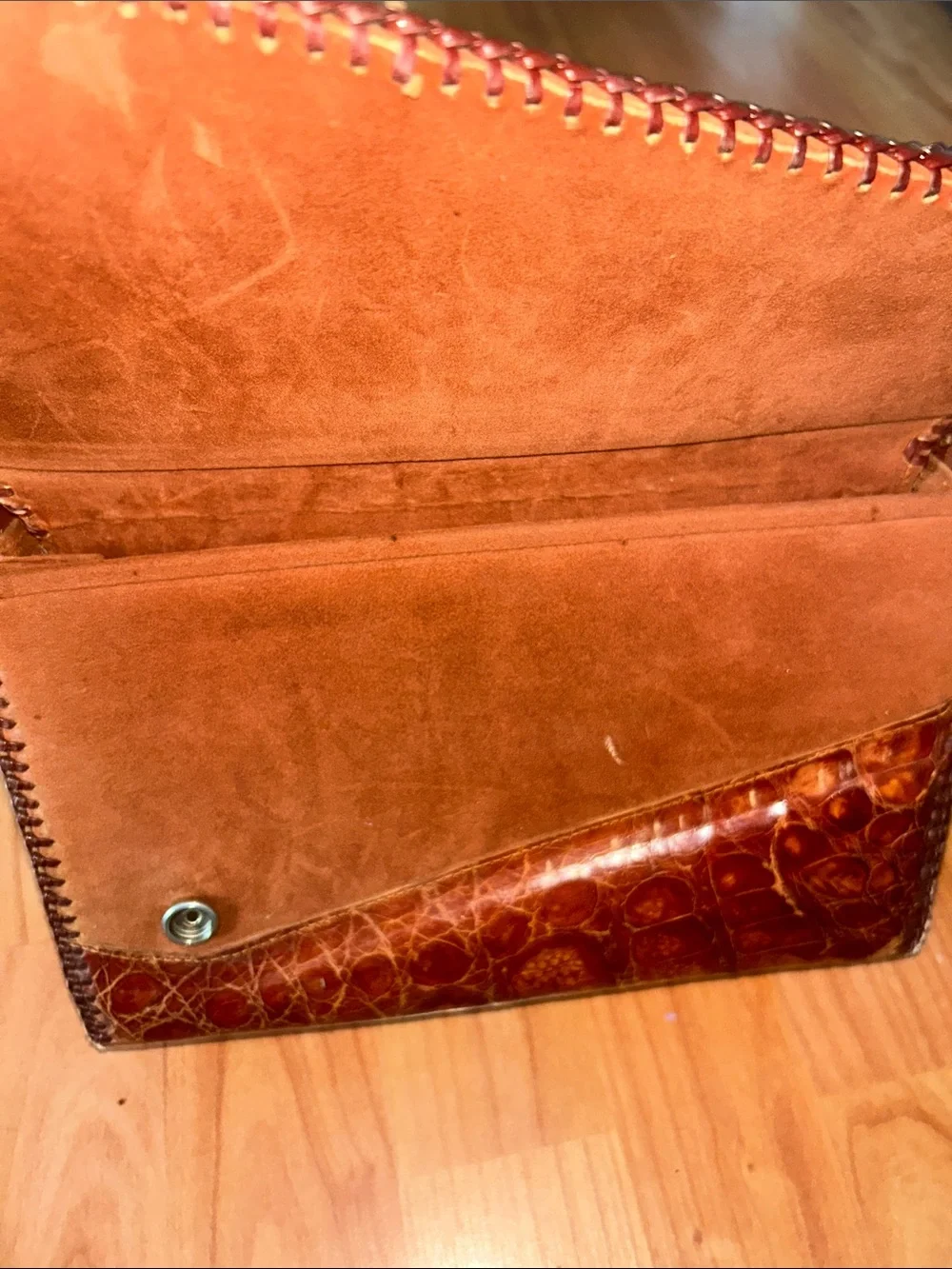 GENUINE ALLIGATOR MADE IN CUBA STAMPED PURSE. 1950’s..as in pic missing skin